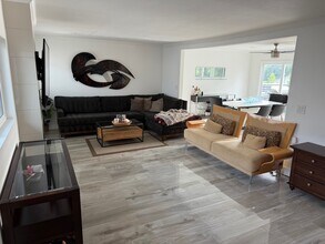 2396 Redlands Dr in Newport Beach, CA - Building Photo - Building Photo