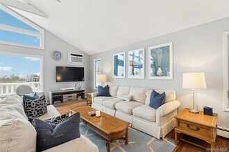 23 Franklin Dr in Montauk, NY - Building Photo - Building Photo