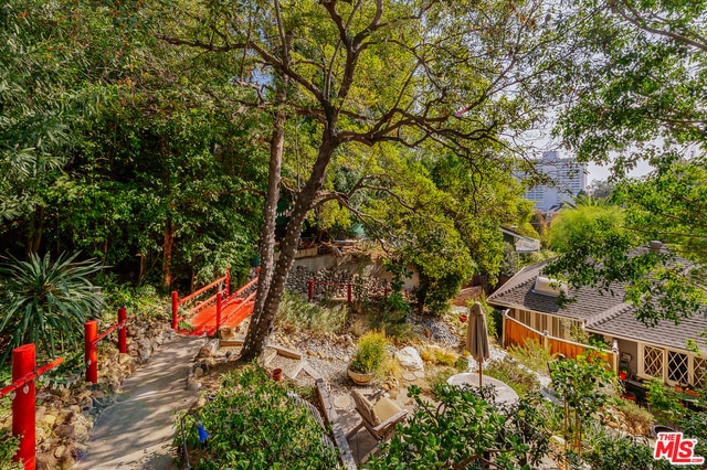2004 Pinehurst Rd in Los Angeles, CA - Building Photo - Building Photo