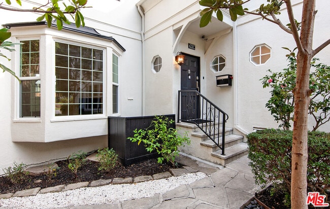 422 Smithwood Dr in Beverly Hills, CA - Building Photo - Building Photo