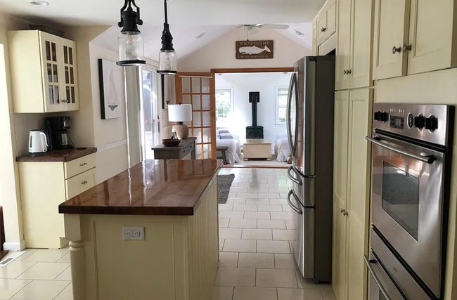766 Putnam Ave in Cotuit, MA - Building Photo - Building Photo