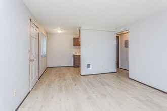 r268 Crystal Springs Apartments in Tacoma, WA - Building Photo - Interior Photo