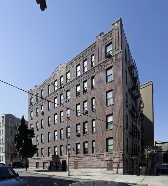 2909 & 2911 Valentine Ave in Bronx, NY - Foto de edificio - Building Photo