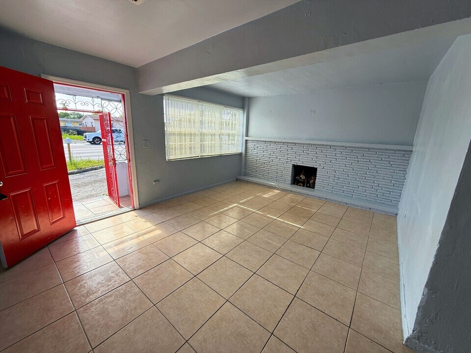17231 NW 37th Ave in Miami Gardens, FL - Building Photo