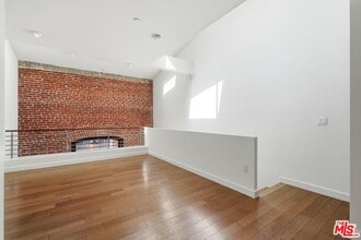 940 E 2nd St in Los Angeles, CA - Foto de edificio - Building Photo