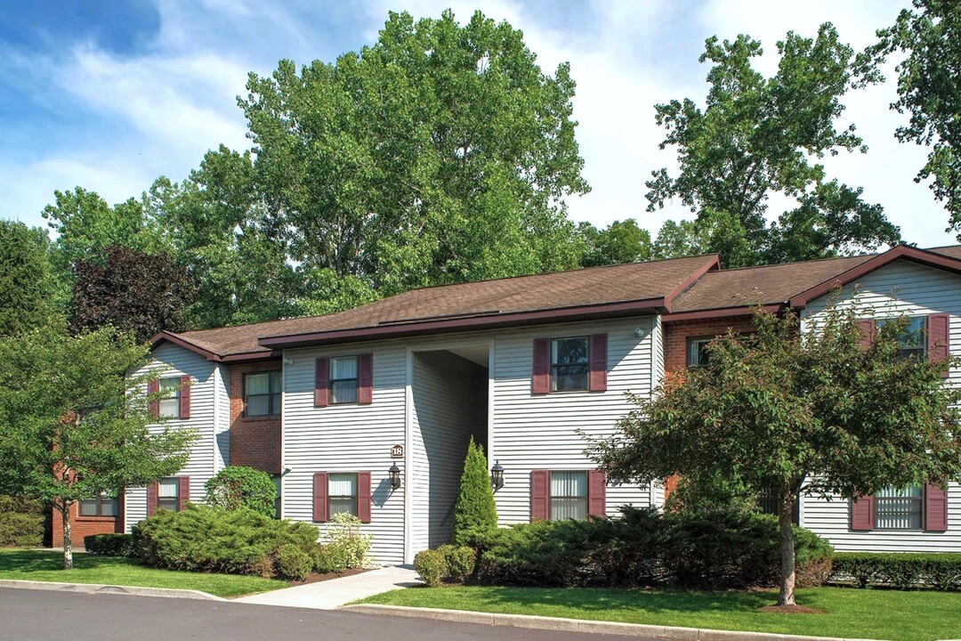 Fairwood Apartments in Guilderland, NY - Building Photo