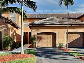 1392 Coronado Rd in Weston, FL - Building Photo