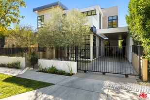 8732 Rangely Ave in West Hollywood, CA - Building Photo