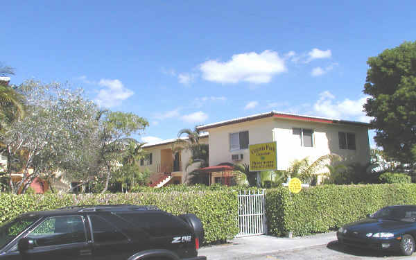 Victoria Garden Apartments in Fort Lauderdale, FL - Building Photo - Building Photo