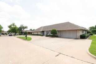 6205 Avalon Ln in Oklahoma City, OK - Building Photo