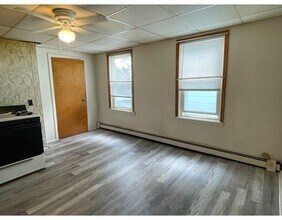 41 Park St-Unit -2 in Taunton, MA - Foto de edificio - Building Photo