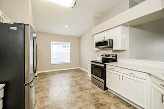 4233 Hartford Lake Dr in Tampa, FL - Building Photo - Building Photo