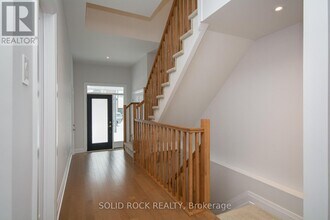 218 Lift Ln in Ottawa, ON - Building Photo - Building Photo