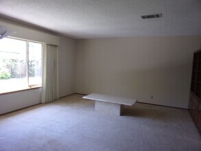 718 Linwood St in Vacaville, CA - Building Photo - Building Photo