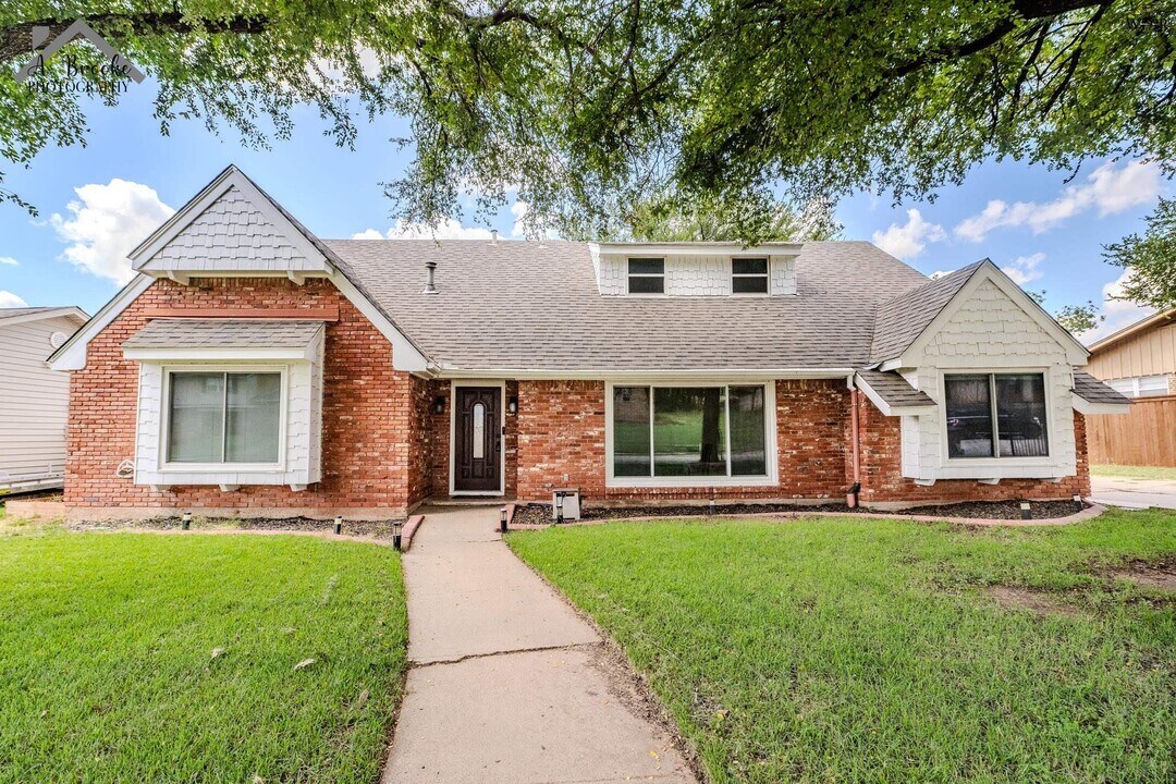 4306 Briar Cliff Dr in Wichita Falls, TX - Building Photo