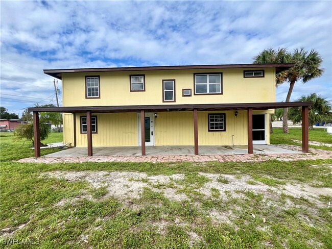 8346 Tolles Dr in North Fort Myers, FL - Building Photo - Building Photo