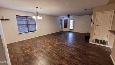 14247 Hacienda Rock Dr in El Paso, TX - Foto de edificio - Building Photo