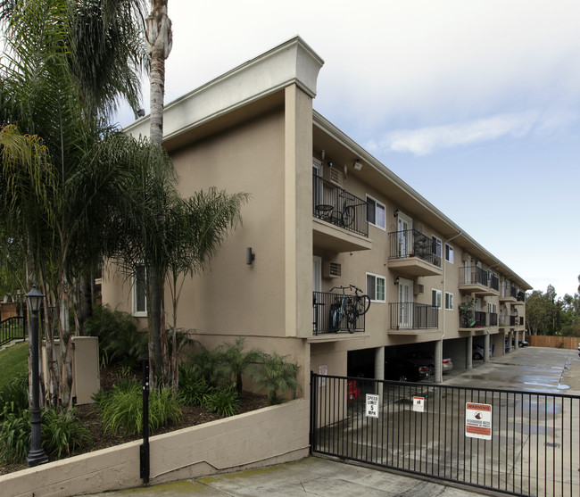 Carriage House Apartments in San Diego, CA - Building Photo - Building Photo