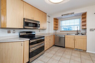 1229 W 6th Ave in Anchorage, AK - Building Photo - Building Photo