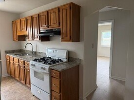 77 Newkirk Ave, Unit D in Hamilton Township, NJ - Building Photo