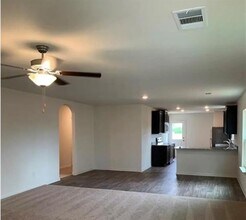 213 Cres Park Dr in Jarrell, TX - Building Photo - Building Photo