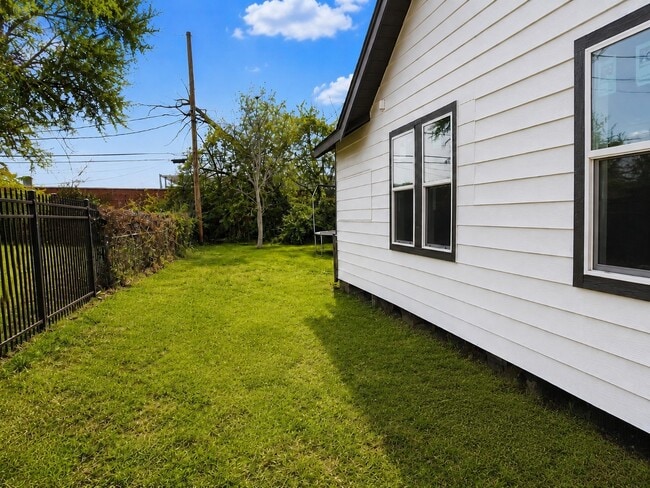 property at 9710 Casa Loma Dr