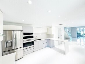 1549 Barcelona Way in Weston, FL - Building Photo - Building Photo