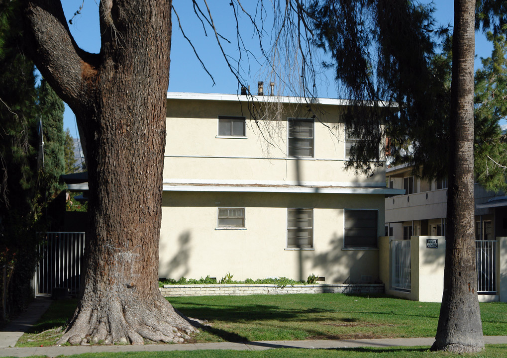 434 W 18th St in San Bernardino, CA - Foto de edificio