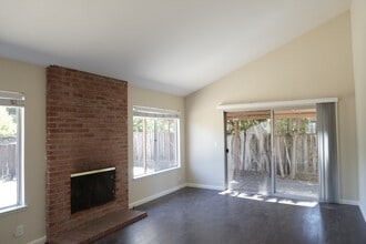 838 Hollenbeck Ave in Sunnyvale, CA - Foto de edificio - Building Photo