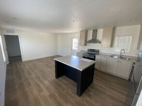 2060 N Center St in Mesa, AZ - Building Photo - Building Photo