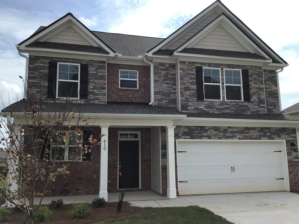 410 Levon Ct in Loganville, GA - Building Photo