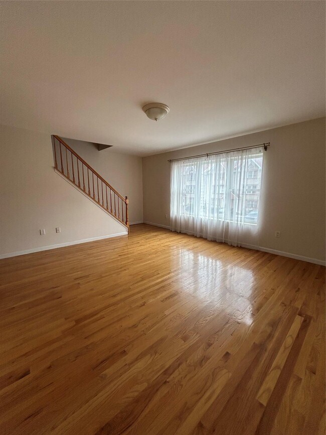 114-29 Dalian Ct in Queens, NY - Building Photo - Building Photo