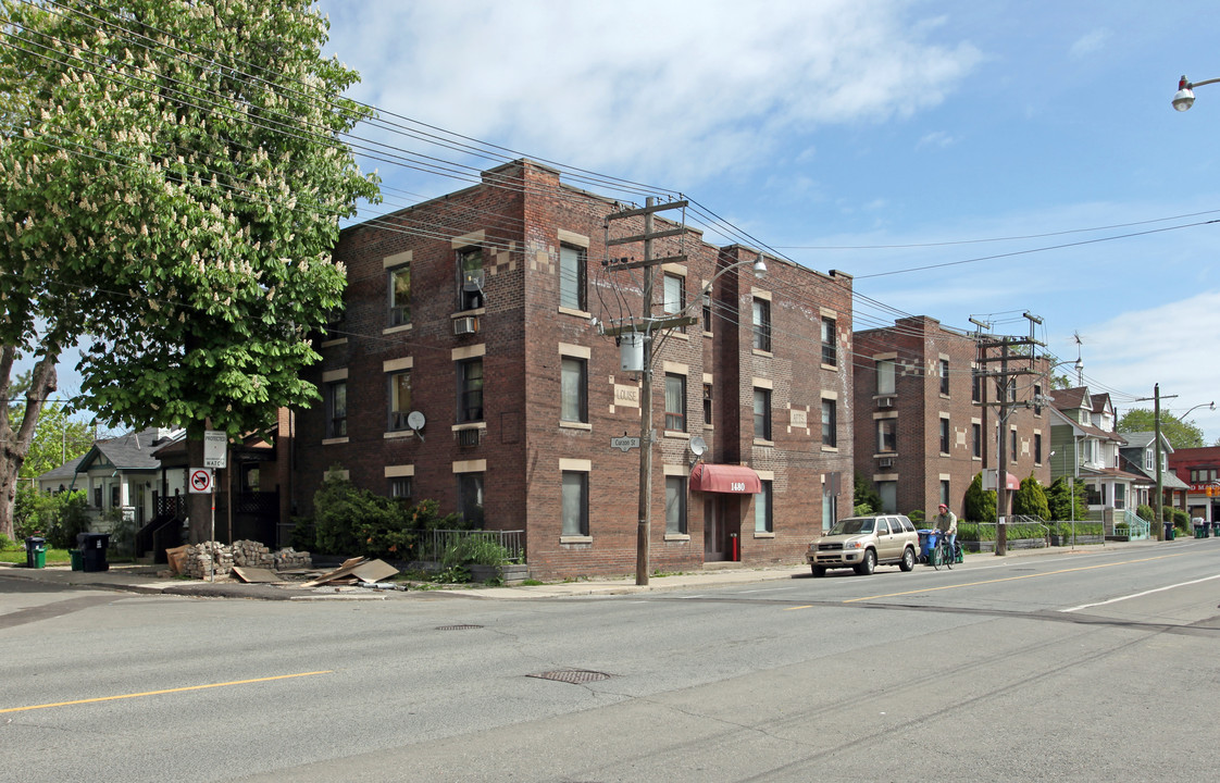 1490-1492 Dundas St E in Toronto, ON - Building Photo