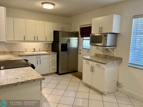 220 NE 18th Ave in Pompano Beach, FL - Building Photo - Building Photo