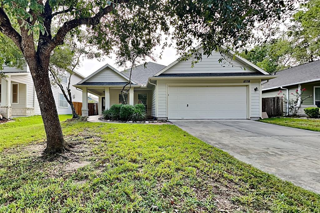 12718 Whistling Springs Dr in Humble, TX - Foto de edificio