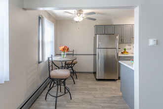 Brentwood Park Townhomes in Hopkins, MN - Foto de edificio - Interior Photo