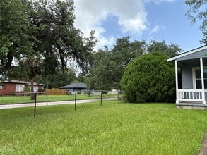 1206 11th St N in Texas City, TX - Foto de edificio - Building Photo