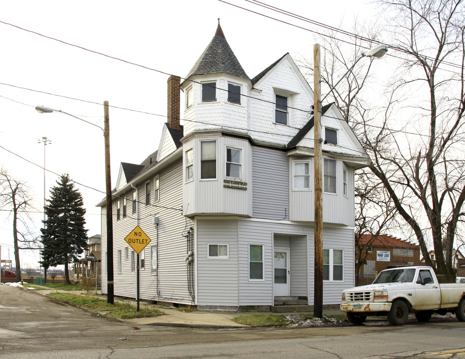 16000 Waterloo Rd in Cleveland, OH - Building Photo