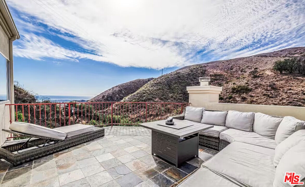 4345 Escondido Trail in Malibu, CA - Building Photo