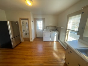 42 Charlton St in Oxford, MA - Building Photo - Building Photo