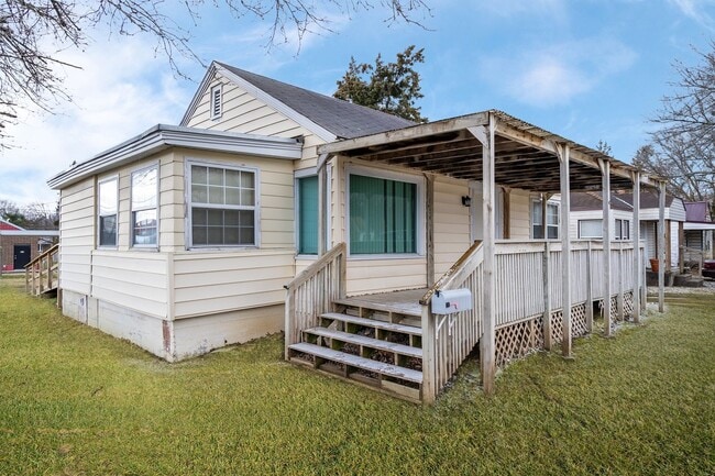 property at 1712 E Belmont St