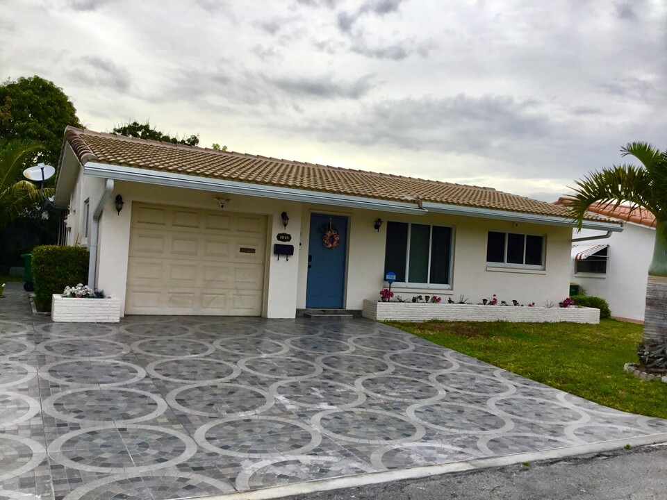 4915 NW 52nd Ct in Tamarac, FL - Building Photo