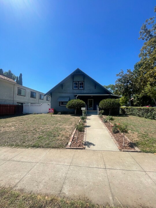 701 Fremont Ave in South Pasadena, CA - Foto de edificio