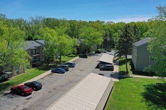 Autumn Woods in Jackson, MI - Foto de edificio - Building Photo