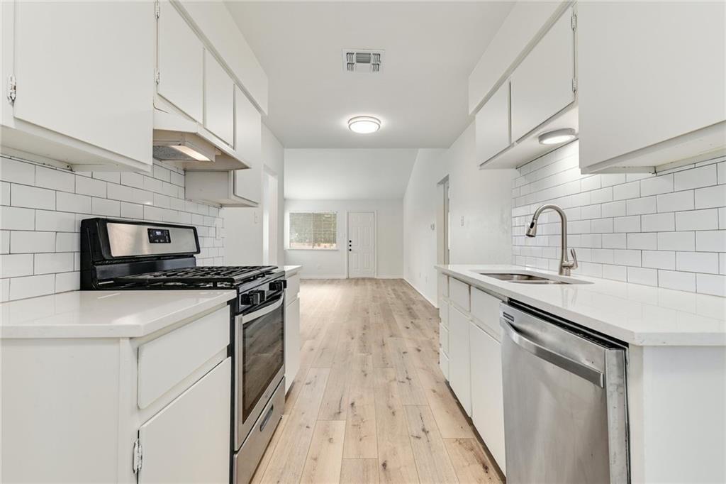 1602 W Braker Ln in Austin, TX - Building Photo