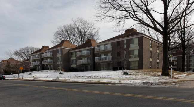 Somerset in Silver Spring, MD - Foto de edificio - Building Photo