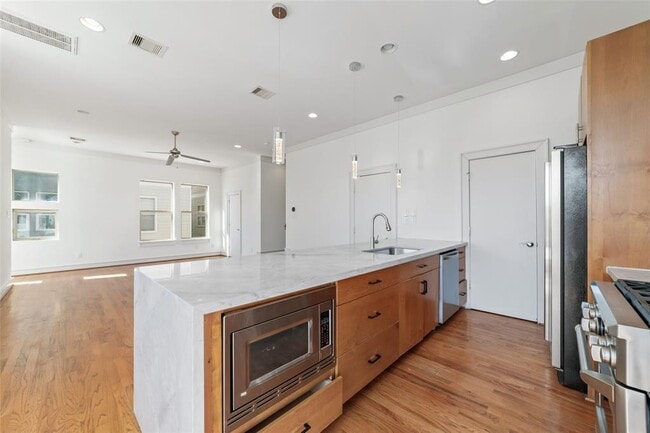 821A W 25th St in Houston, TX - Building Photo - Building Photo