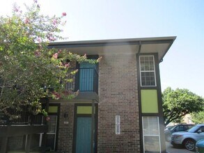 7685 Northcross Dr in Austin, TX - Building Photo - Building Photo