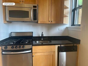 210 E 68th St in New York, NY - Building Photo - Building Photo