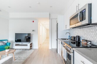 1553 Bloor St W in Toronto, ON - Building Photo - Building Photo